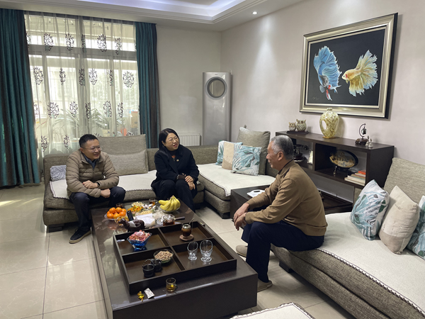 省城市更新集團(tuán)等三家公司工會看望慰問退休職工