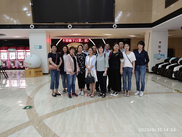 安徽鹽業(yè)地產(chǎn)集團(tuán)公司機(jī)關(guān)第一、第二黨支部組織觀看愛(ài)國(guó)主義題材影片《八佰》