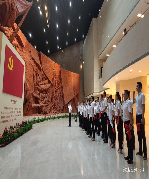 徽鹽地產(chǎn)集團開展“追憶歷史，重溫入黨志愿書”主題活動