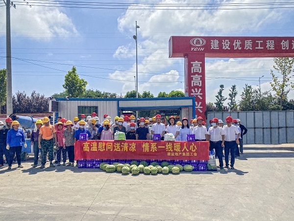 沈時(shí)東、李芳一行到霍邱、六安項(xiàng)目開展 “送清涼”高溫慰問活動